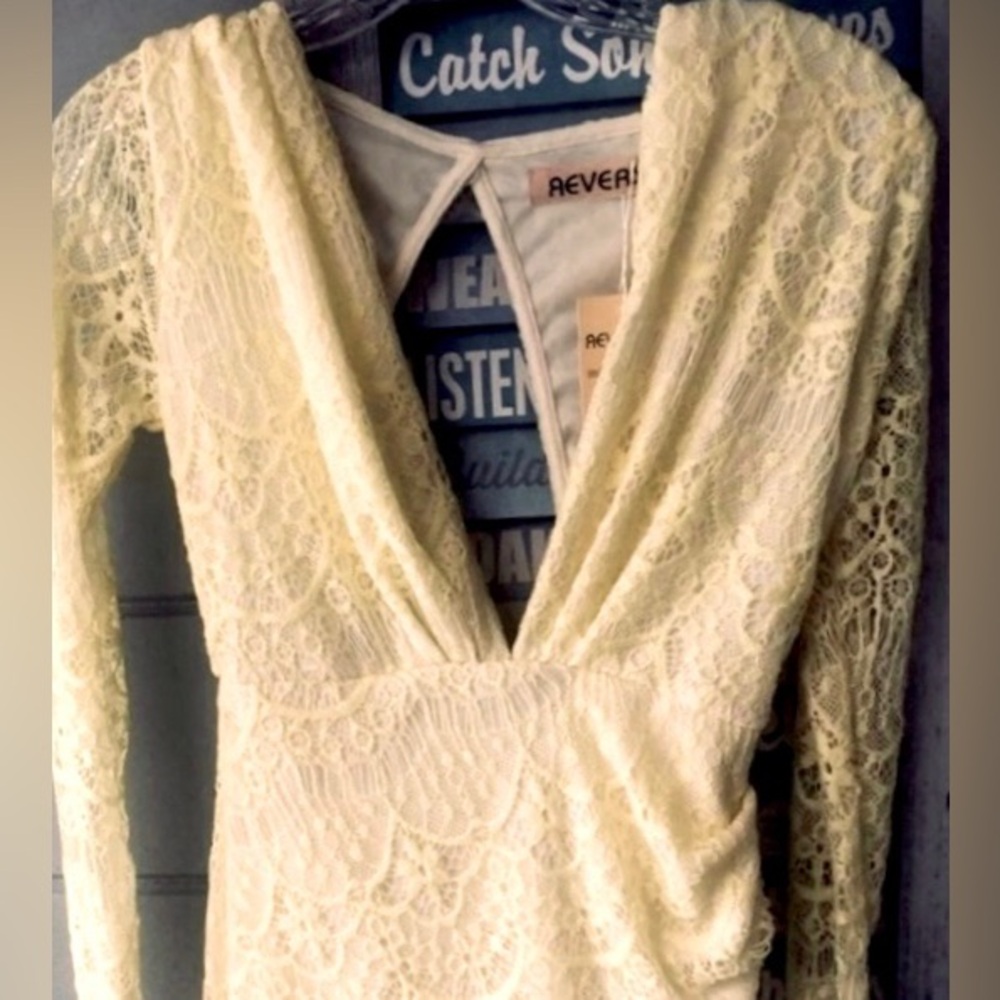 Reverse Yellow open back, plunging neckline lace short dress. NEW RE $69⚡️sale - Picture 10 of 15